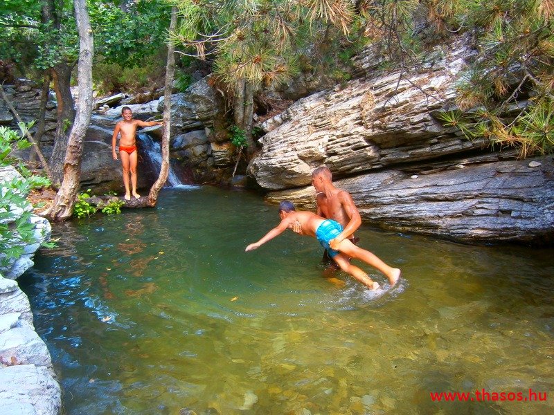 Az öreg falu, a vén platán és a folyók meséje